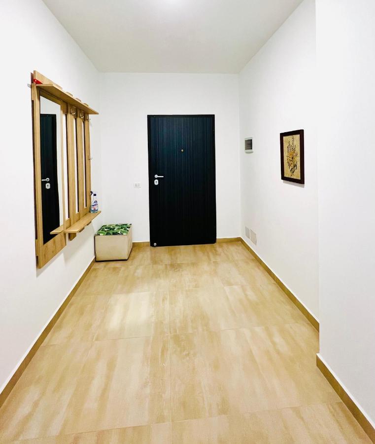 The Place 2, Qerret * Golem (Tirana)